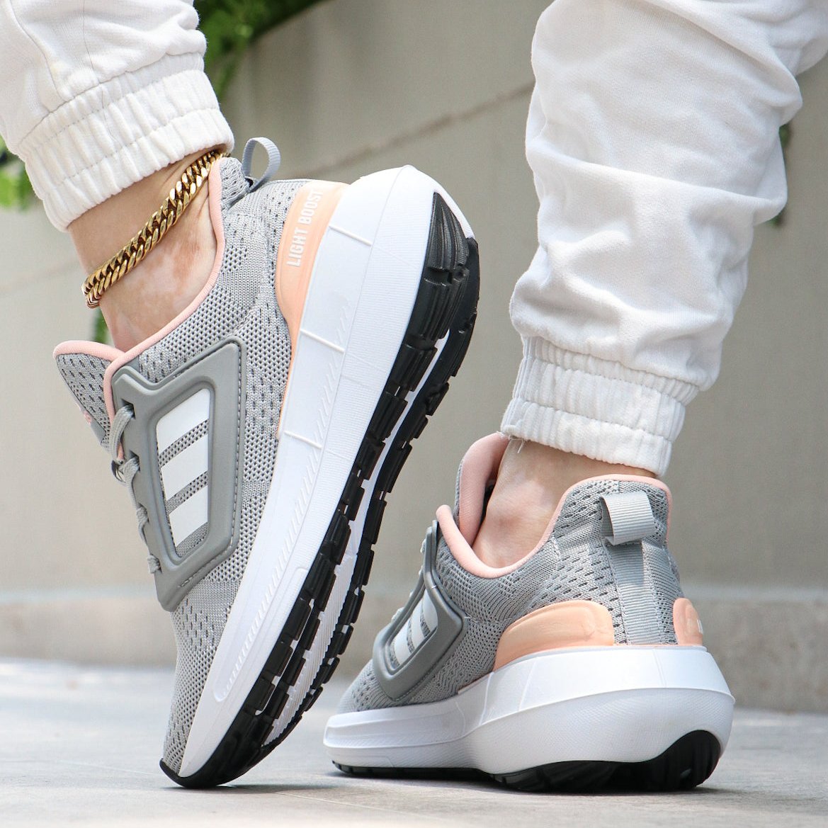 ADIDAS LIGHT BOOST DAMA 717